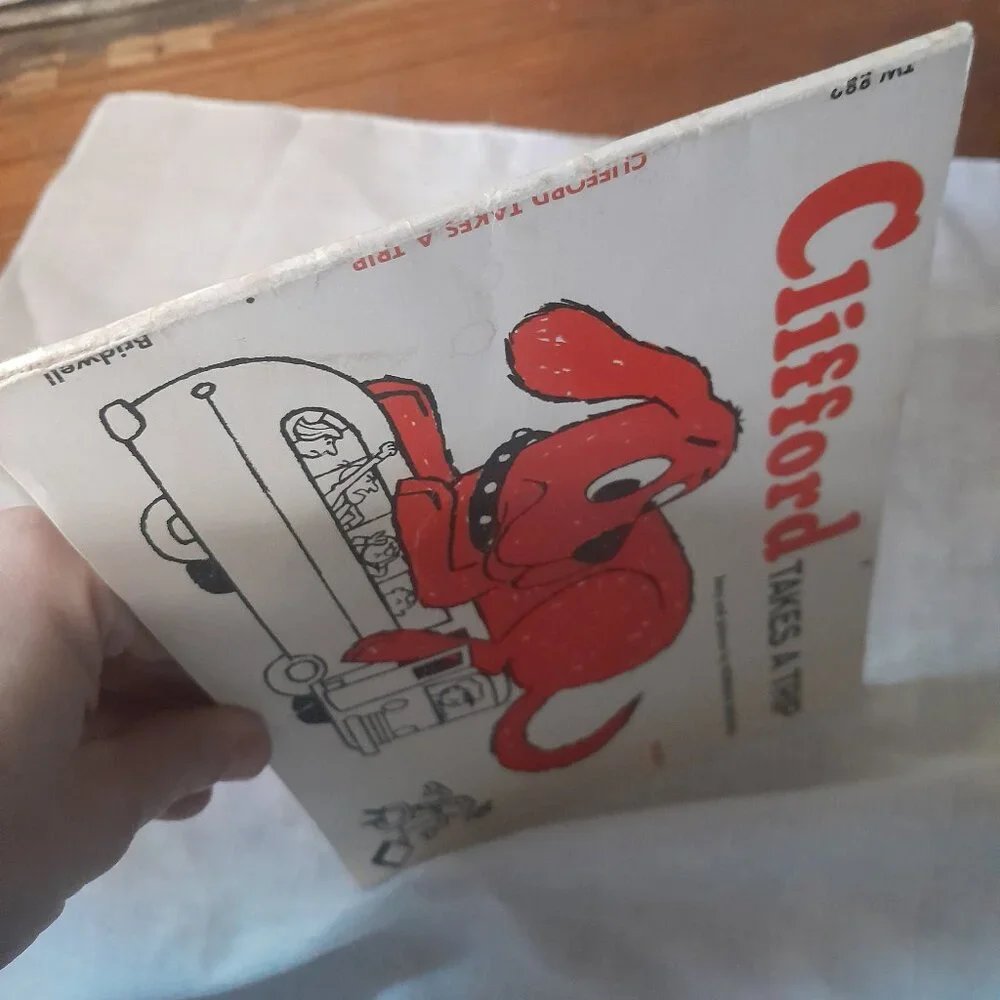 Vintage 1966 Scholastic Paperback Edition of Clifford Takes a Trip - Picture 2 of 5